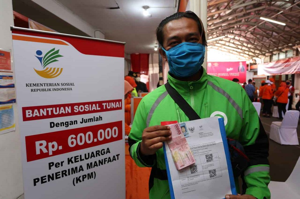 Pada pekan terakhir bulan Agustus 2024, pemerintah kembali mengucurkan sedikitnya enam bantuan sosial (Bansos) yang sangat membantu meningkatkan daya beli masyarakat.