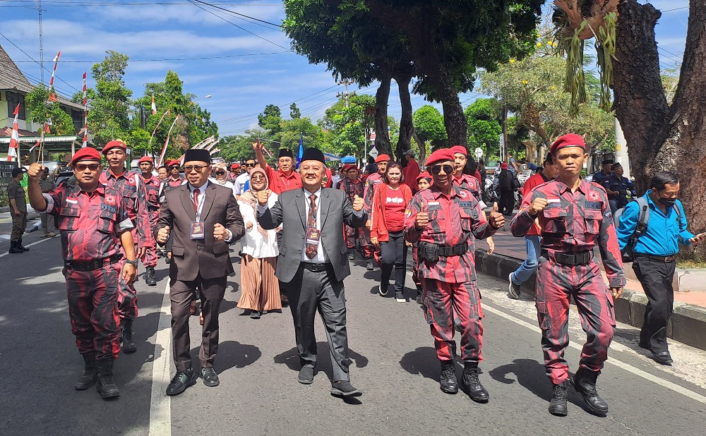 Pasangan Calon Wali Kota dan Wakil Wali Kota Magelang Damar Prasetyono dan dr Sri Harso menjadi pendaftar pertama dalam Pemilihan Wali Kota (Pilwalkot) Magelang 2024.