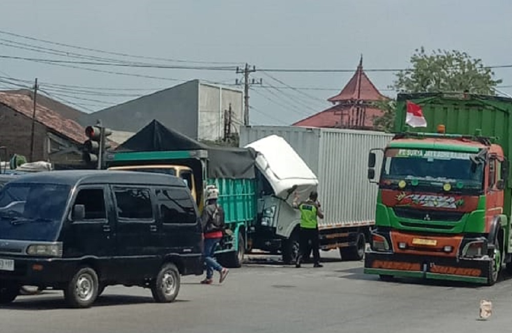 Kecelakaan di Jalan Walisongo, Tambakaji, sekitar 20 meter dari pintu masuk Kawasan Industri Wijaya Kusuma, Ngaliyan, Semarang, Kamis (29/8/2024) siang yang menewaskan mahasiswi Polines.