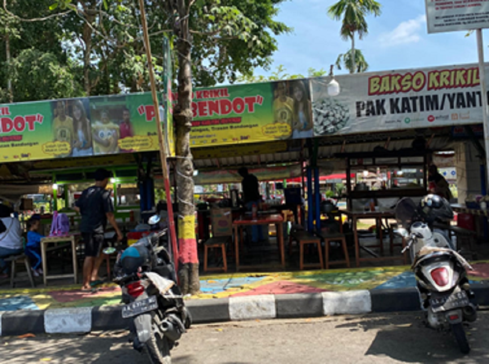 Food court Kawasan Taman Badaan Jalan Pahlawan Potrobangsan, Magelang Utara.