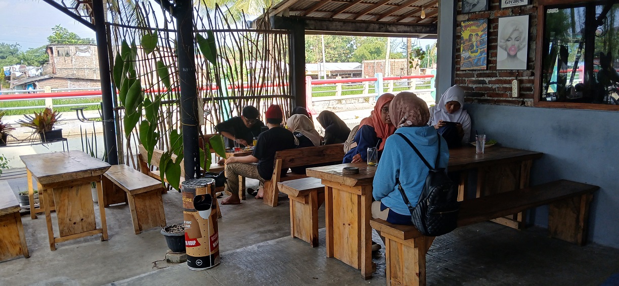 Rintik Kopi salah satu tempat yang asyik bagi mahasiswa untuk mengerjakan tugas sambil nongkrong di Kota Magelang.
