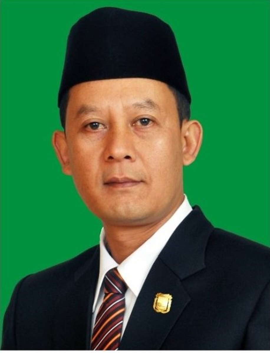 Amir Husein semula menjadi Wakil Ketua Sementara DPRD Kabupaten Wonosobo kini nyalon wakil bupati berpasangan dengan Afif Nurhidayat.