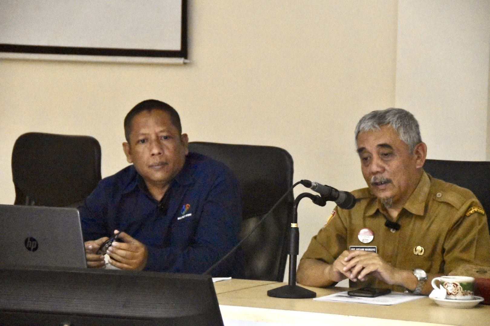 Kepala BPS Wonosobo Mustakim dan Sekda One Andang Wardoyo dalam rilis BPS mengenai inflasi, kemarin (2/9/2024).