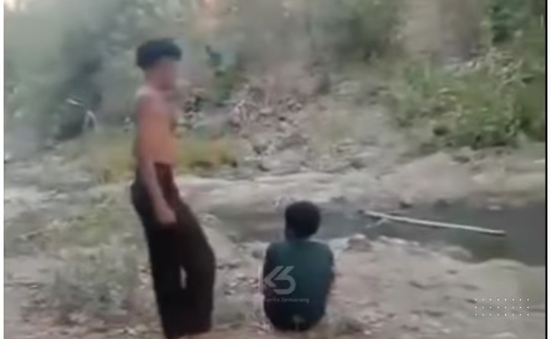 Korban berinisial BPP, 11, saat dihajar oleh pelaku berinisial L alias R, 15, warga  Tlumpak, Tandang, Tembalang, Semarang.