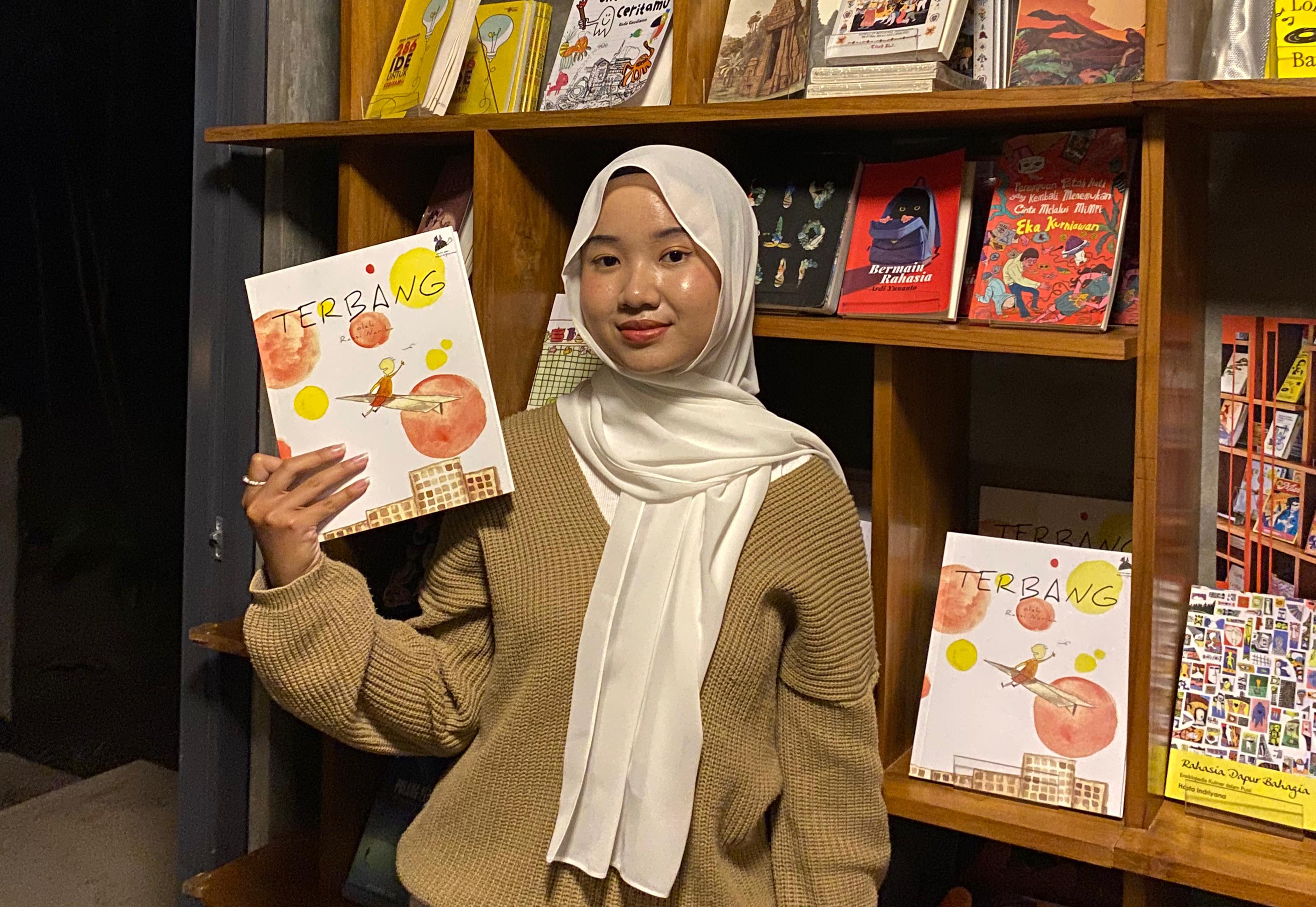 Melek Huruf namanya, cafe yang memiliki rak-rak yang penuh dengan ragam buku bacaan