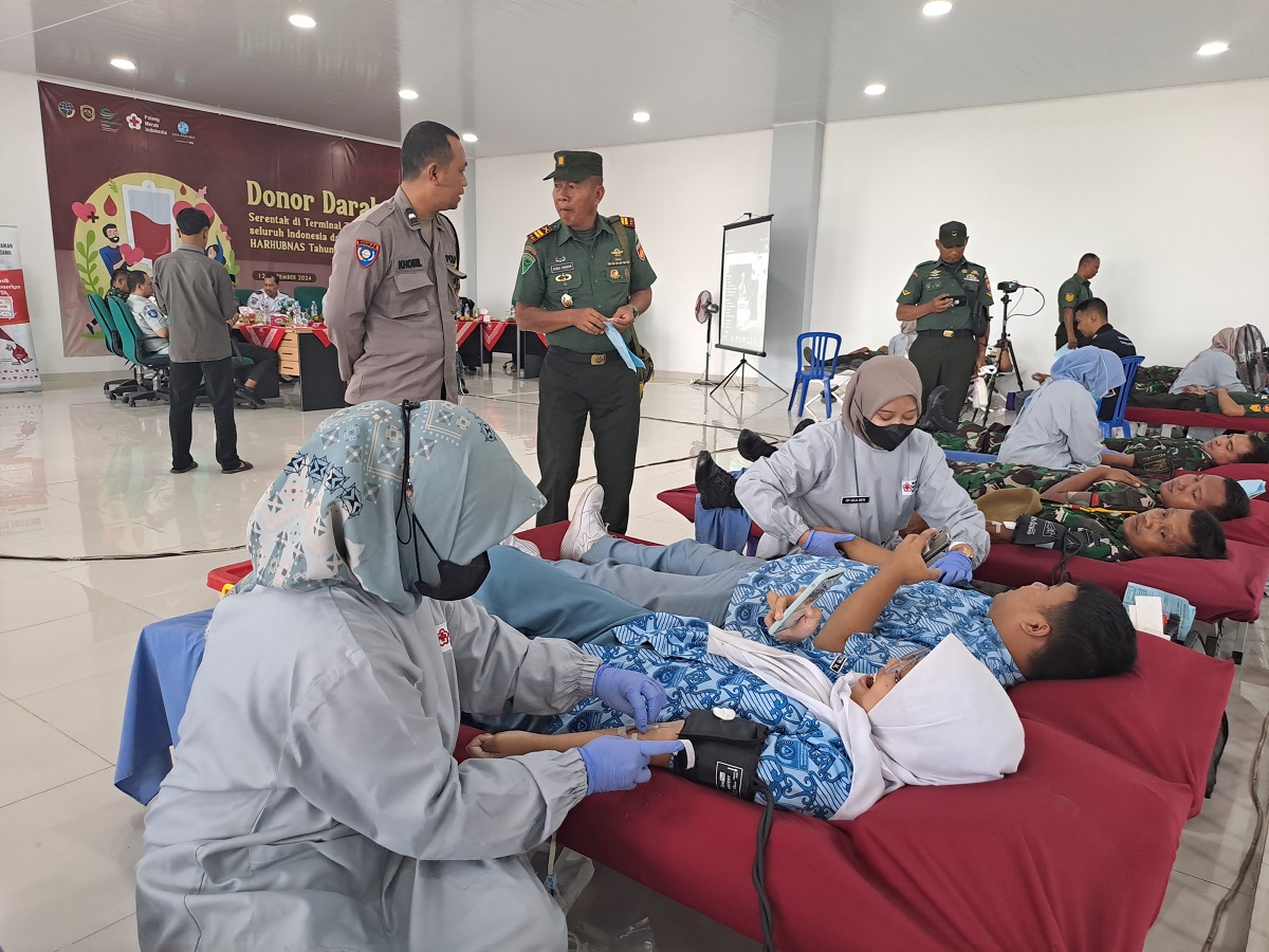 Para pelajar di Kota Magelang antusias mengikuti donor darah di Terminal Tipe A Tidar Magelang, Kamis (12/9/2024).