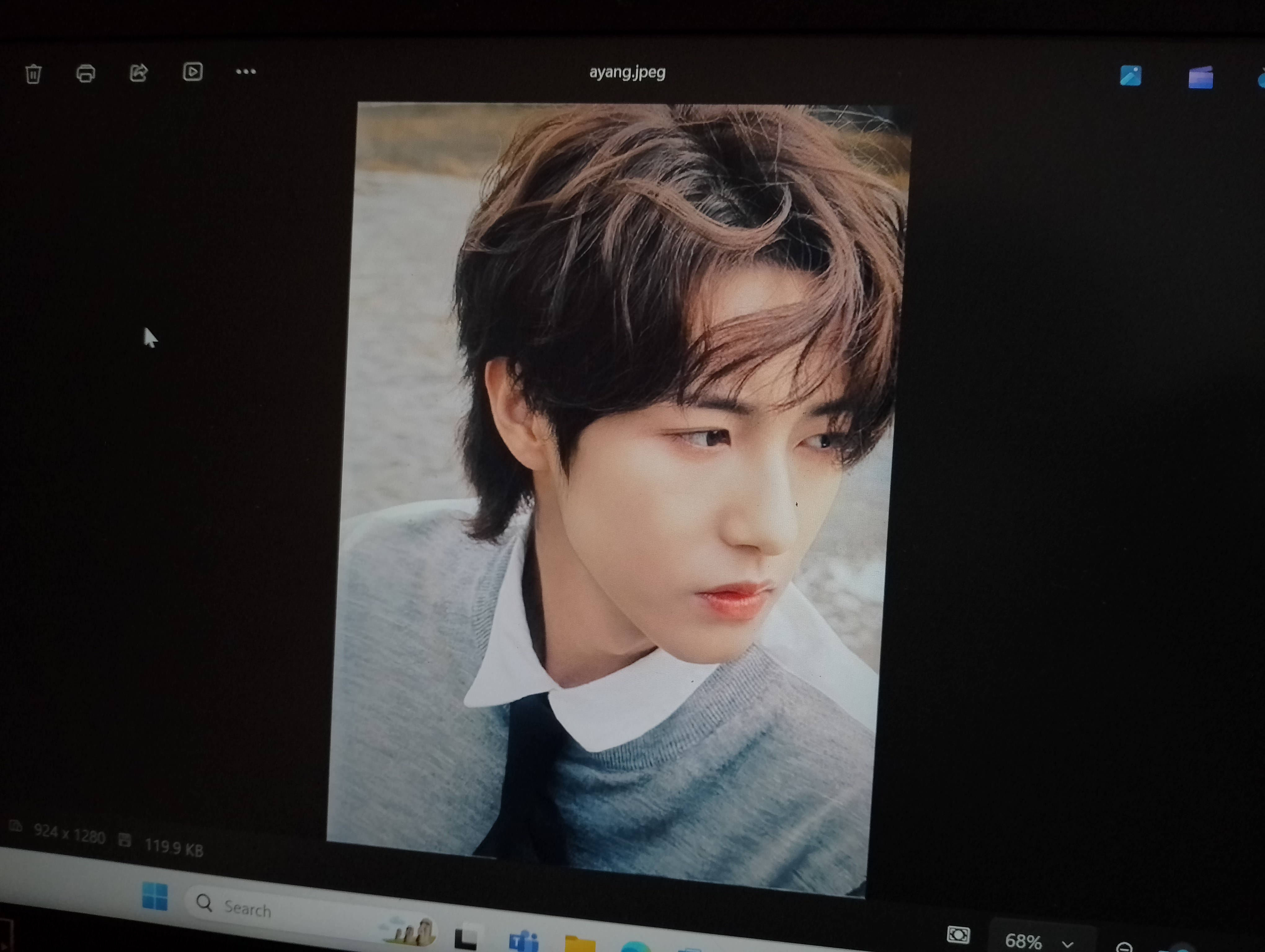 Studi mengatakan memandang wajah pria tampan bermanfaat bagi kesehatan otak