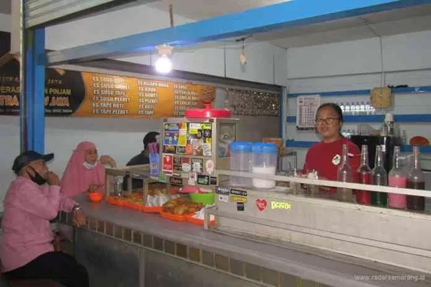 Depot  Es Semanggi di basement Matahari Dept Store Kota Magelang.