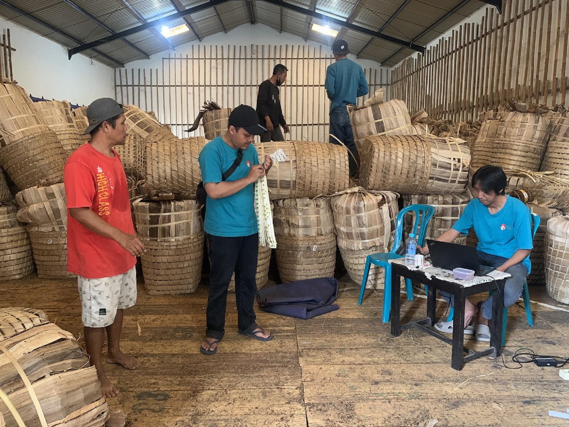 Aktivitas di gudang tembakau di Kabupaten Temanggung beberapa waktu lalu.
