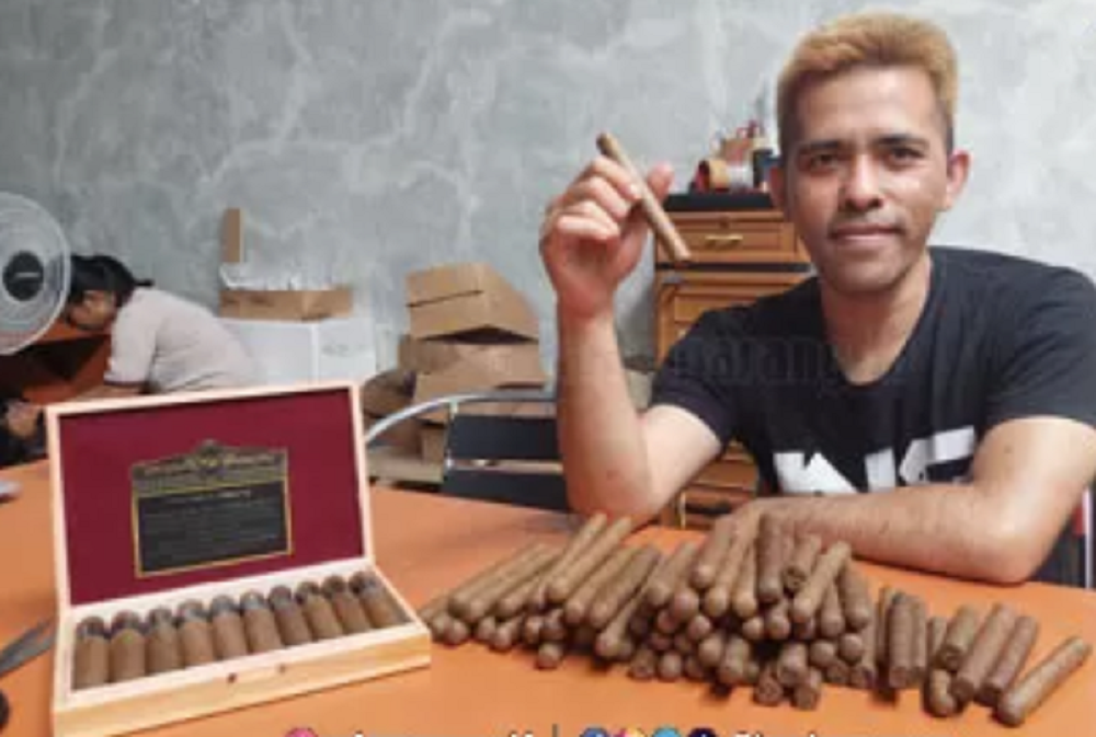 Candra Viryanto Produksi Cerutu dari Tembakau Temanggung, Rasanya Beda tapi Banyak yang Suka