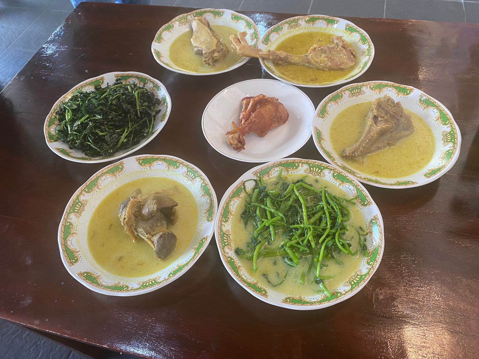 Opor entok Pak Zen diolah dengan bumbu alami resep warisan keluarga.