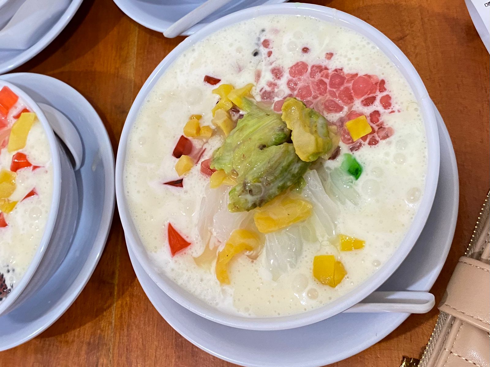 Namanya Kedai Radja Es Teller Sultan, yang kini menghadirkan menu dawet durian bar-bar yang seger dan manis tentunya