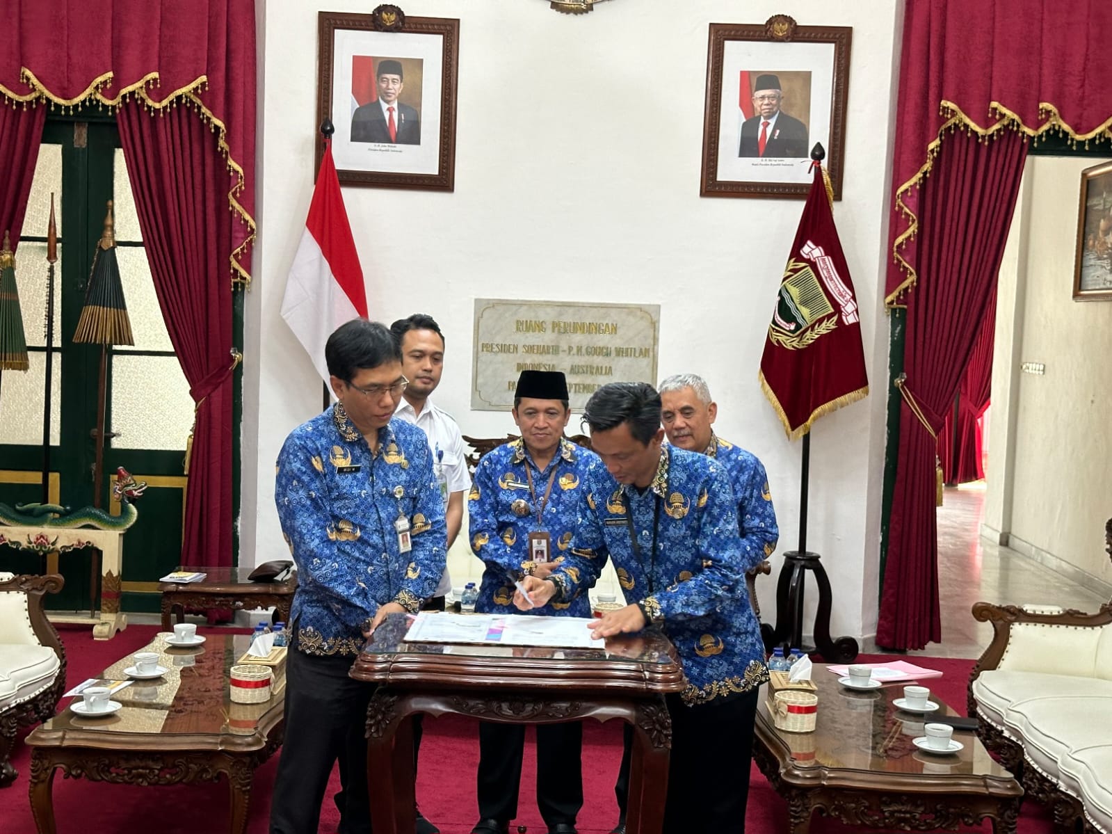 Perjanjian kerja sama pembangunan embung dengan DLHK Provinsi Jateng di Pendopo Kabupaten, kemarin (17/9/2024)