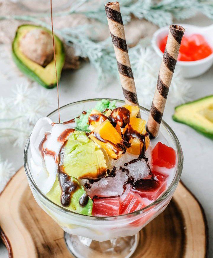 Es Teler penuh dengan toping yang nikmat!