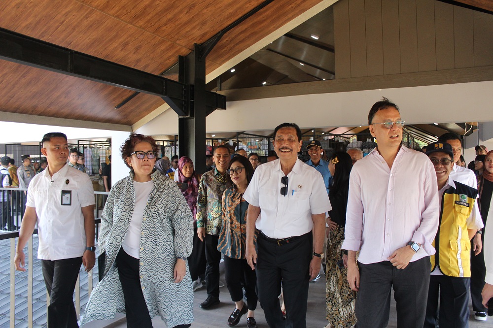Menteri Koordinator Bidang Kemaritiman dan Investasi Luhut Binsar Pandjaitan saat melakukan peninjauan Museum dan Kampung Seni Borobudur sebelum diresmikan Presiden Jokowi awal Oktober mendatang.