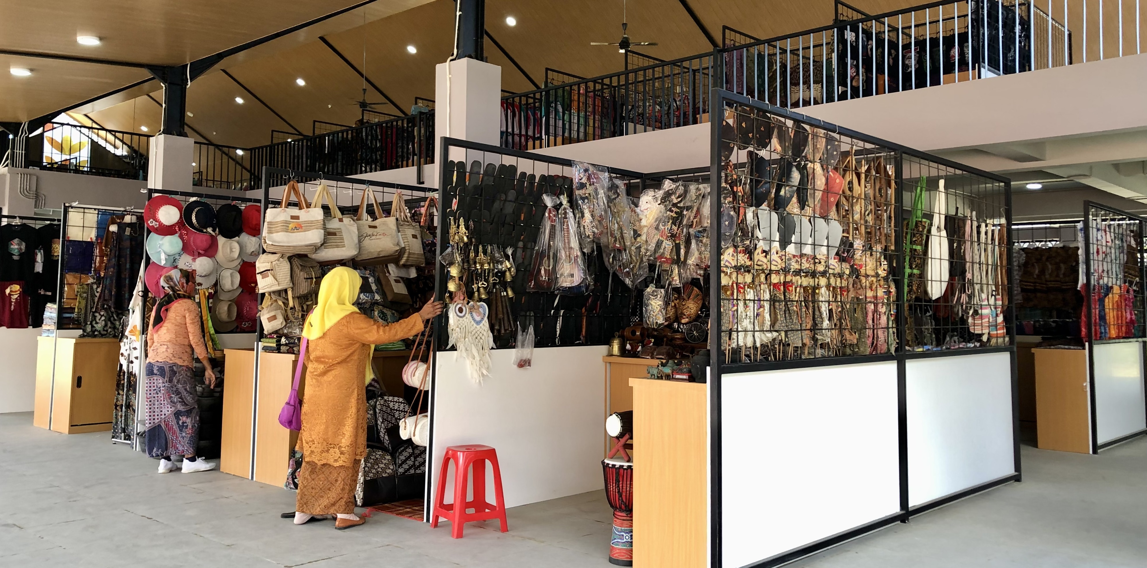 Pedagang sudah mulai menempati Museum dan Kampung Seni Borobudur di Kujon yang ditinjau Menteri Koordinator Bidang Kemaritiman dan Investasi Luhut Binsar Pandjaitan, Kamis (19/9/2024)