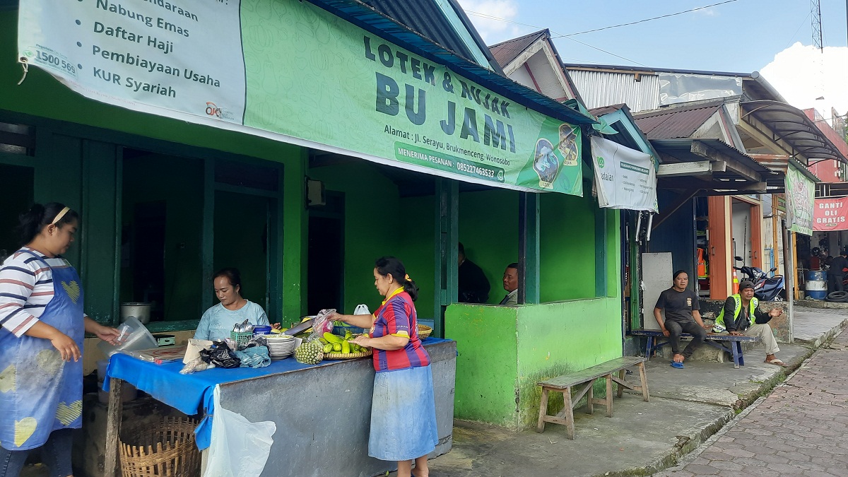 Warung Lotek dan Rujak Bu Jami salah satu warung legendaris di Wonosobo.