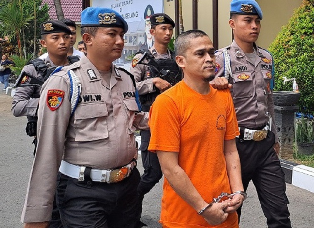Tersangka TM saat digelandang petugas Polresta Magelang.