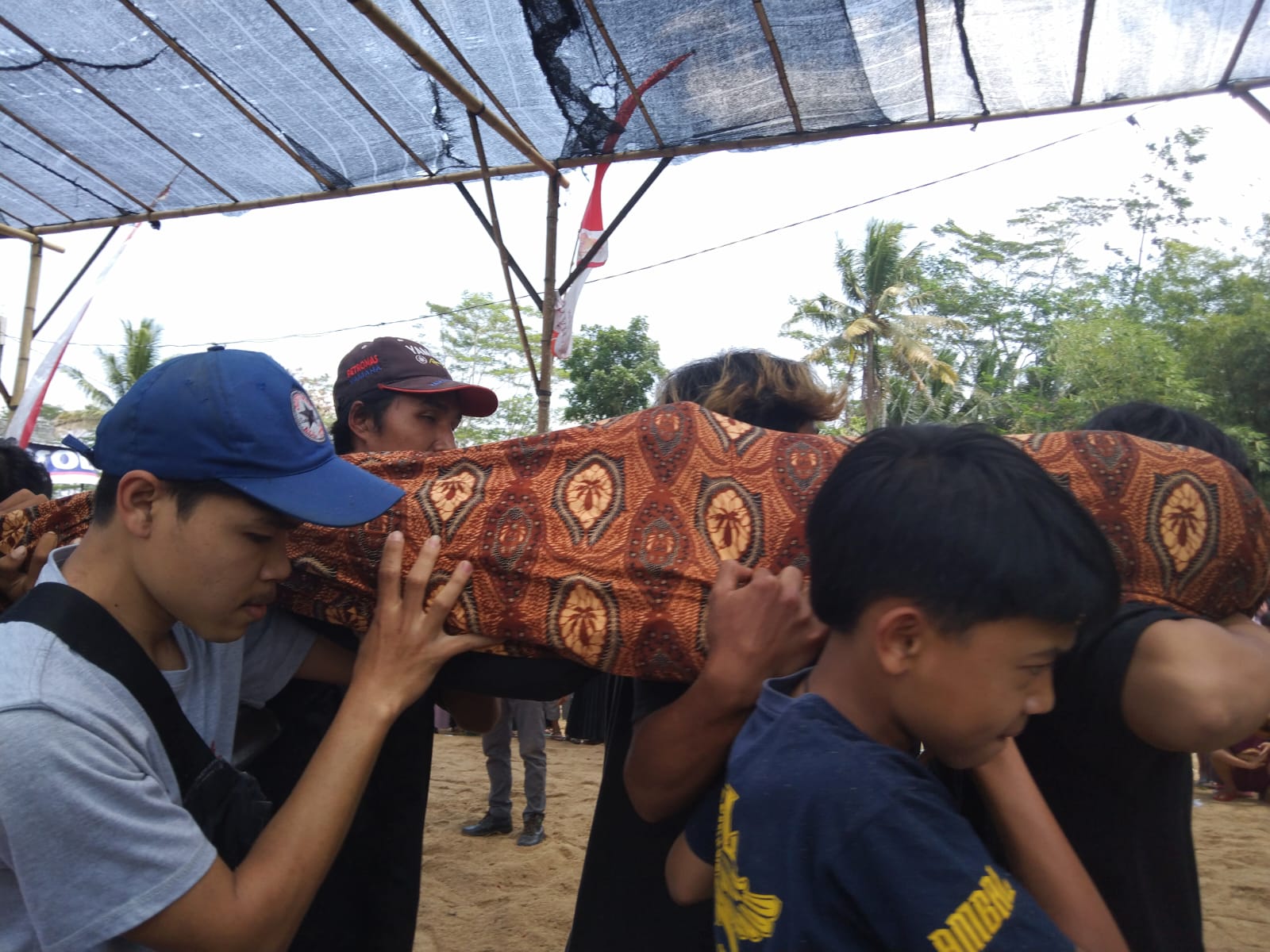 Pemain jathilan SSM kerasukan pocong