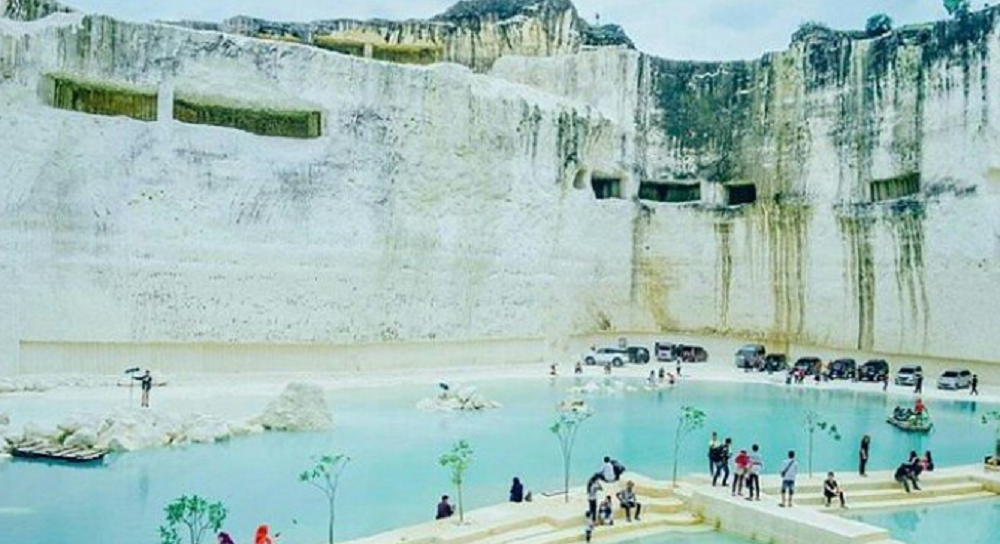 Bukit Jaddih  terletak di Jakan, Parseh, Kecamatan Socah, Kabupaten Bangkalan. Ini merupakan salah satu destinasi wisata unggulan di Madura.