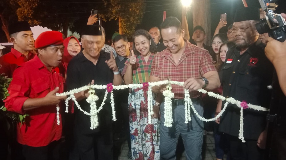 Calon Gubernur Jawa Tengah Andika Perkasa resmikan Mako Jawara Perkasa di Kota Magelang.