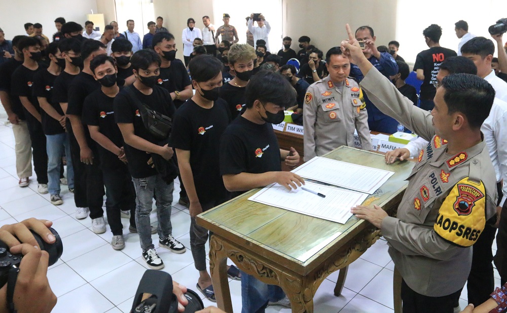 Sebanyak 19 kelompok gangster di Kota Semarang sepakat membubarkan diri di Mapolrestabes Semarang, Selasa (1/10/2024)