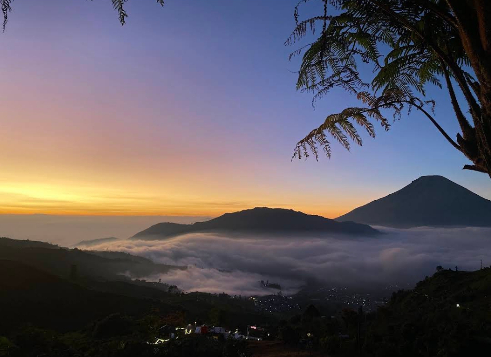 Pemandangan di Bukit Awan Sikapuk Dieng