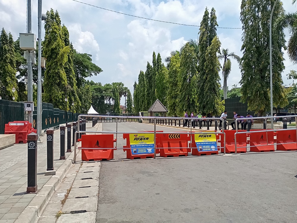 Pintu 1 Candi Borobudur Magelang yang biasanya digunakan untuk jalur drop off pengunjung mulai ditutup, Selasa (8/10/2024).