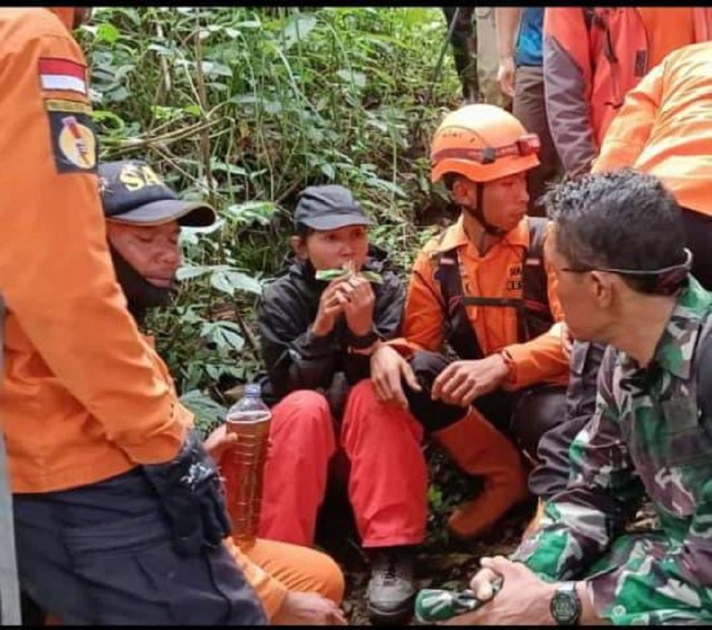 Seorang gadis pendaki Gunung Slamet asal Semarang bernama Naomi Daviola yang dikabarkan hilang diduga tersesat akhirnya ditemukan Selasa (8/10/2024).