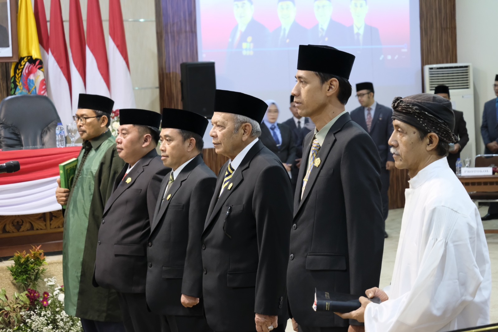 Pimpinan DPRD Kabupaten Temanggung resmi dilantik dalam sidang paripurna yang digelar Kamis (17/10/2024).