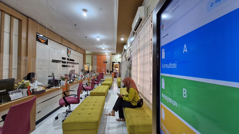 Kantor Disdukcapil Kota Magelang memfasilitasi akta kelahiran dari pasangan pernikahan siri.