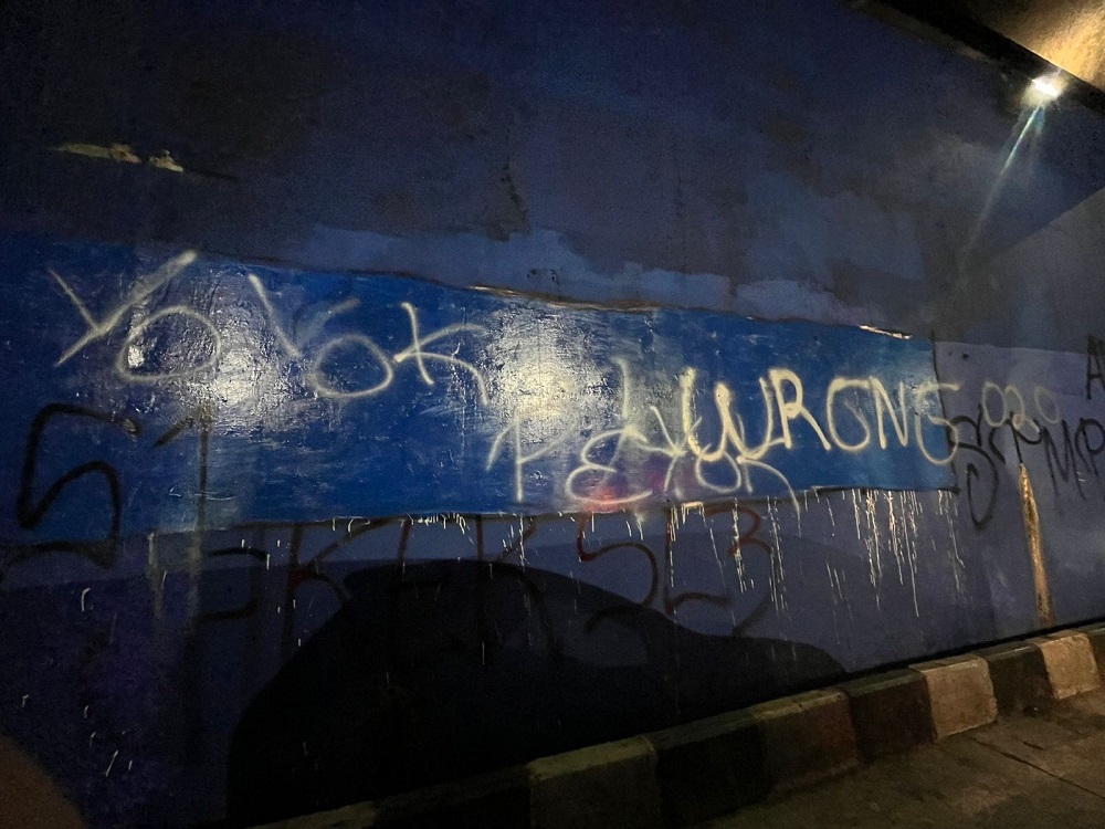 Potret vandalisme di underpass Jatingaleh yang menyerang calon Wali Kota Semarang Yoyok Sukawi.  &nbsp;