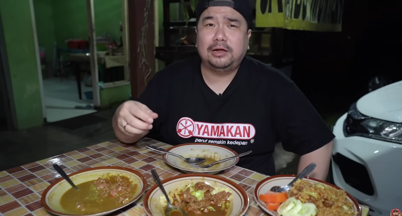 Nex Carlos makan di Sate Jambu Muntilan