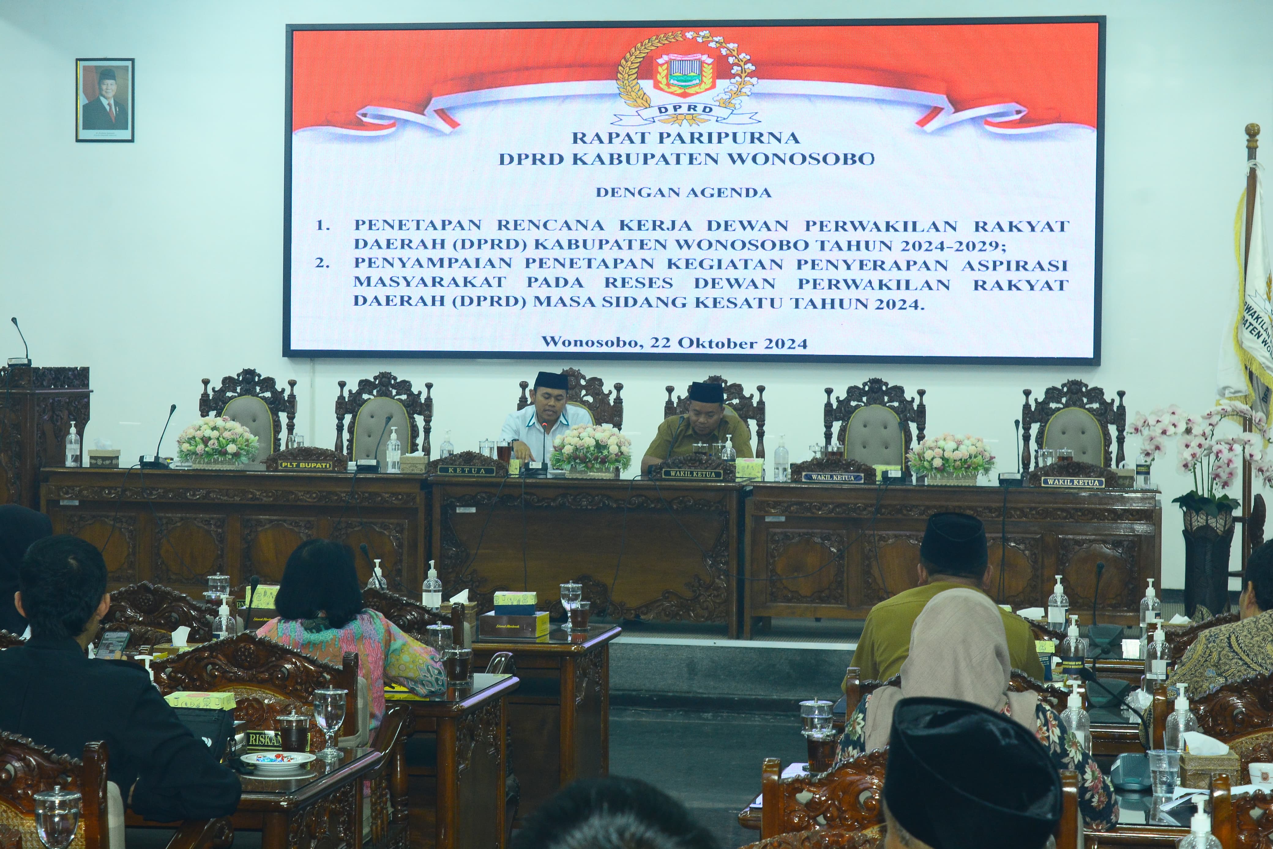 Rapat paripurna DPRD Kabupaten Wonosobo membahas mengenai jadwal reses, Selasa (22/10/2024) yang dipimpin Wakil Ketua Achmad Faqih dan Mugi Sugeng.