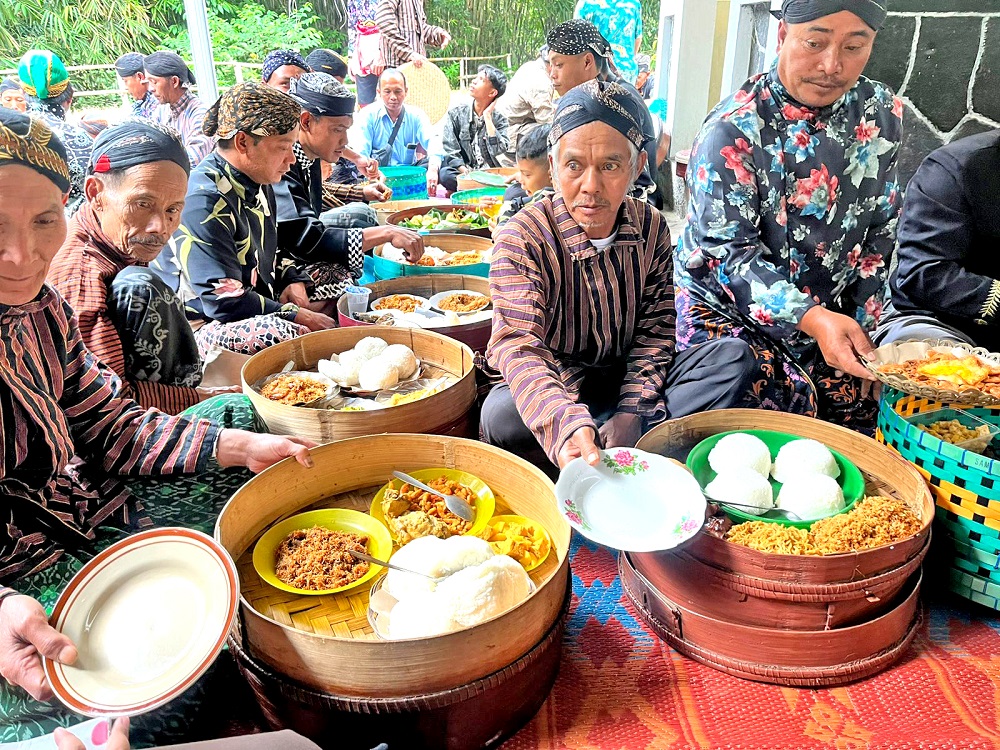 Warga Dusun Pagerotan, Desa Pagerejo, Kecamatan Kertek, Wonosobo menggelar tradisi selamatan tenongan, Jumat (25/10/2024).