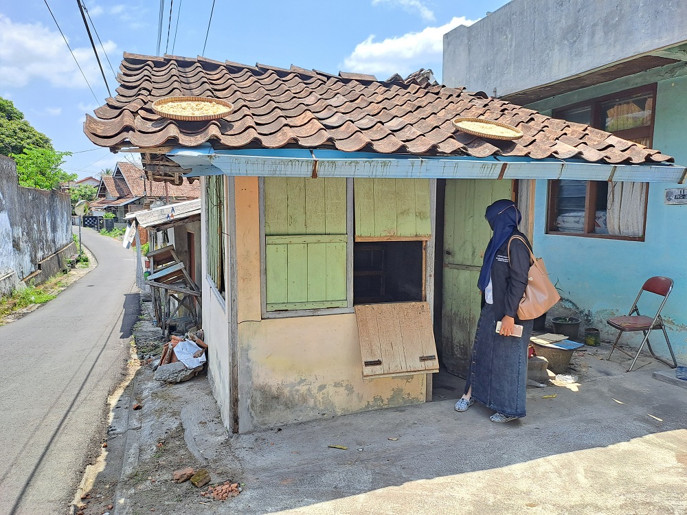 Bangunan warung milik Mbah Ahmadi di Kampung Kluyon, Magelang Utara sempat digunakan untuk menimbun 17 kucing dan ditemukan 25 ekor kucing mati.