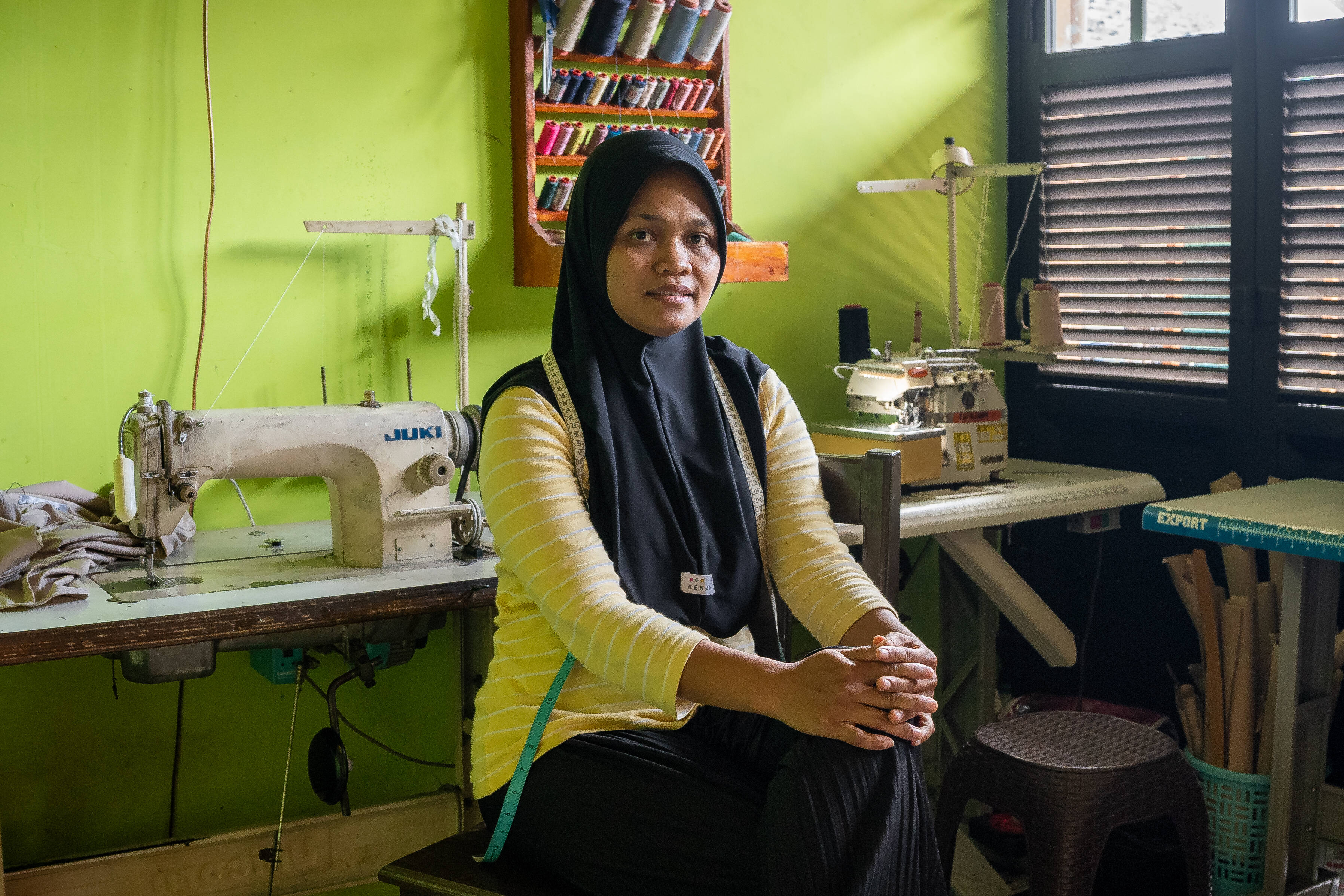 Ana Wahidatul Rohimah alumni BLK Kabupaten Magelang kini membuka usaha jahit rumahan.