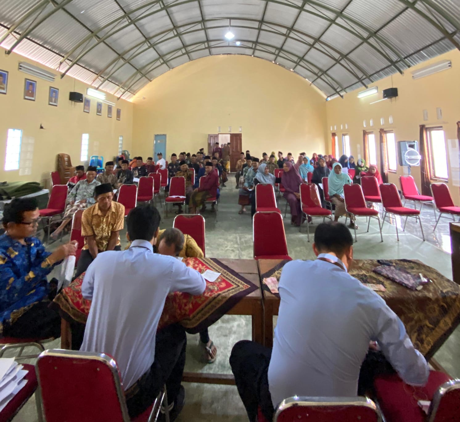 BLT anggaran DBHCHT yang disalurkan di Desa Adipura, Kaliangkrik.