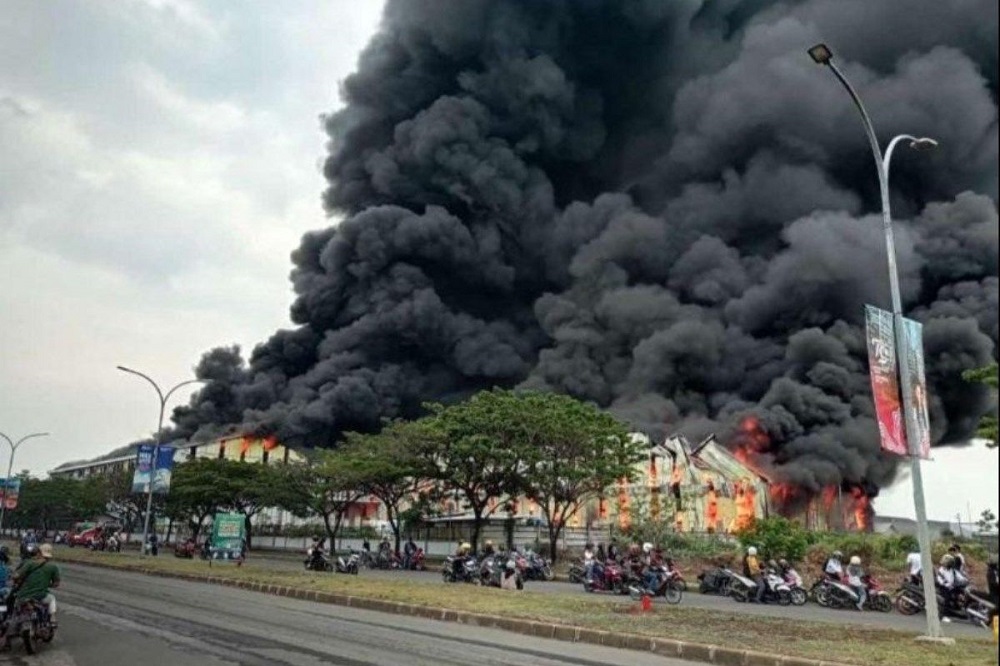 Pabrik MasterKidz Indonesia yang berada di Kawasan Ekonomi Khusus  (KEK) Kendal terbakar, Jumat (1/11/2024) sekitar pukul 08.30 WIB