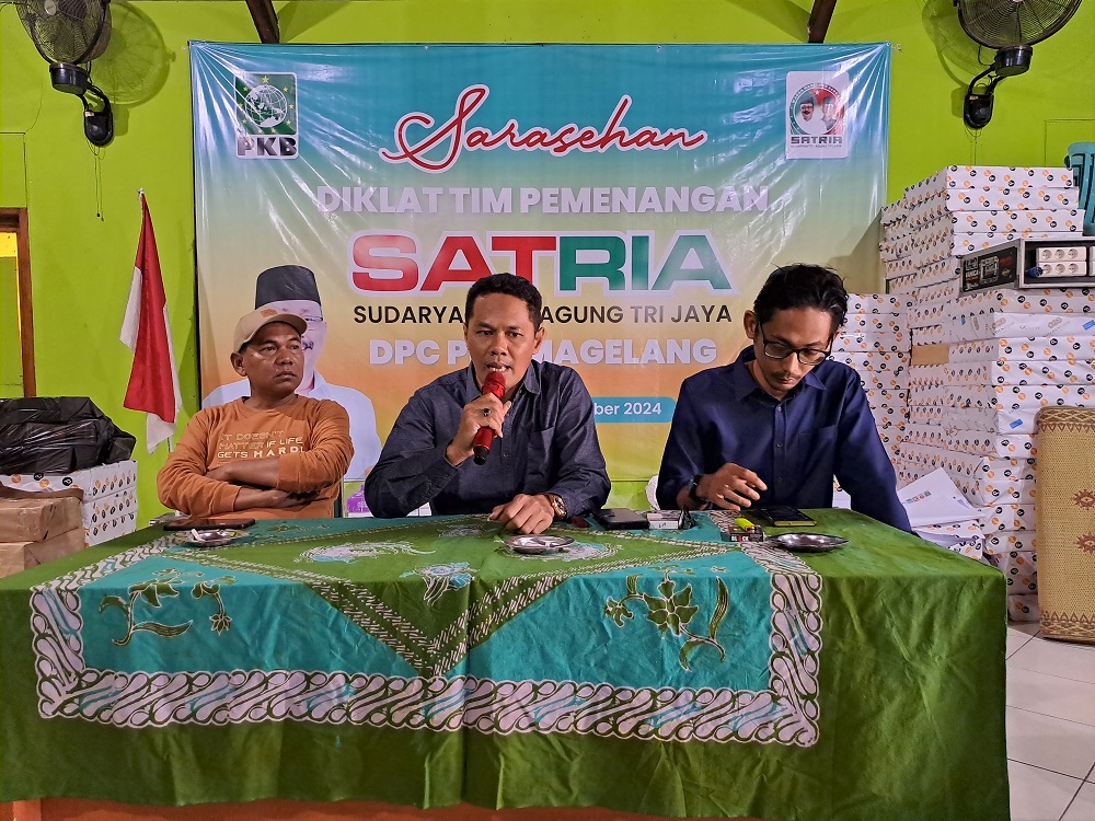 Juru Bicara Tim Pemenangan Satria, Muhamad Fahrudin, menjelaskan dugaan pelanggaran Pilkada yang akan dilaporkan ke Bawaslu Kabupaten Magelang, Jumat (1/11/2024)