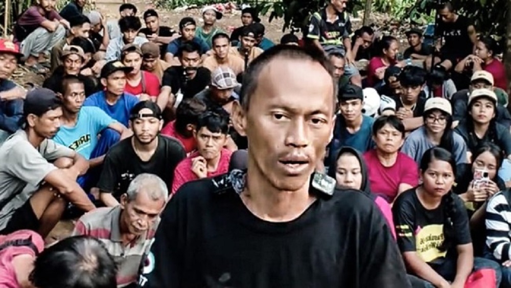 Gunawan Sadbor saat live joget di TikTok bersama warga di Kampung  Babakan Baru, Desa Bojongkembar, Kecamatan Cikembar, Kabupaten Sukabumi, Jawa Barat.