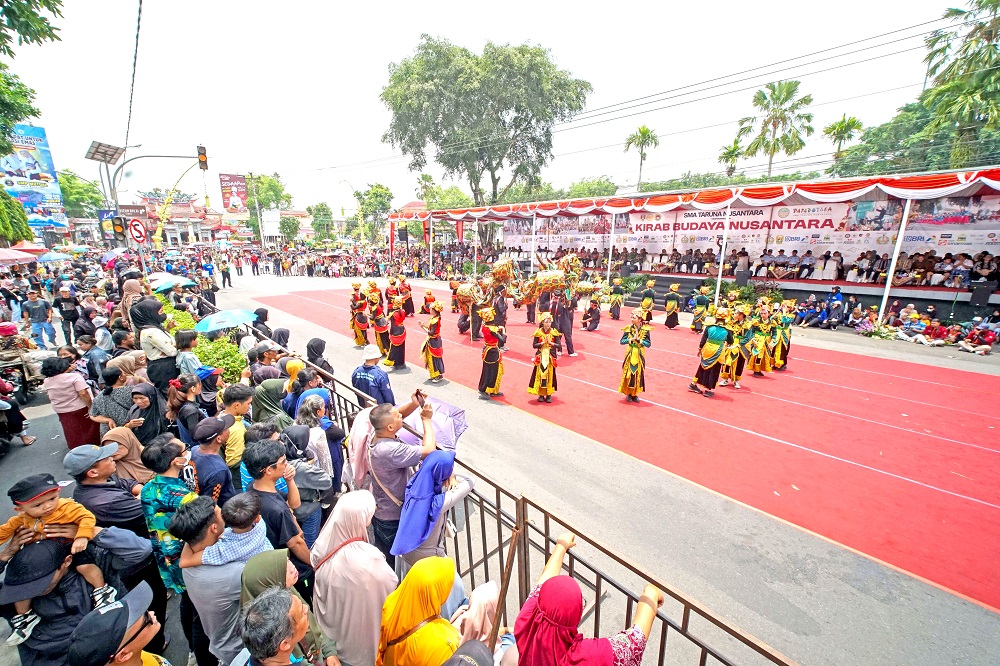 Kirab budaya Pandatara yang digelar SMA Taruna Nusantara Jalan Ahmad Yani, sisi timur Alun-Alun Kota Magelang, Minggu (3/11/2024)  &nbsp;