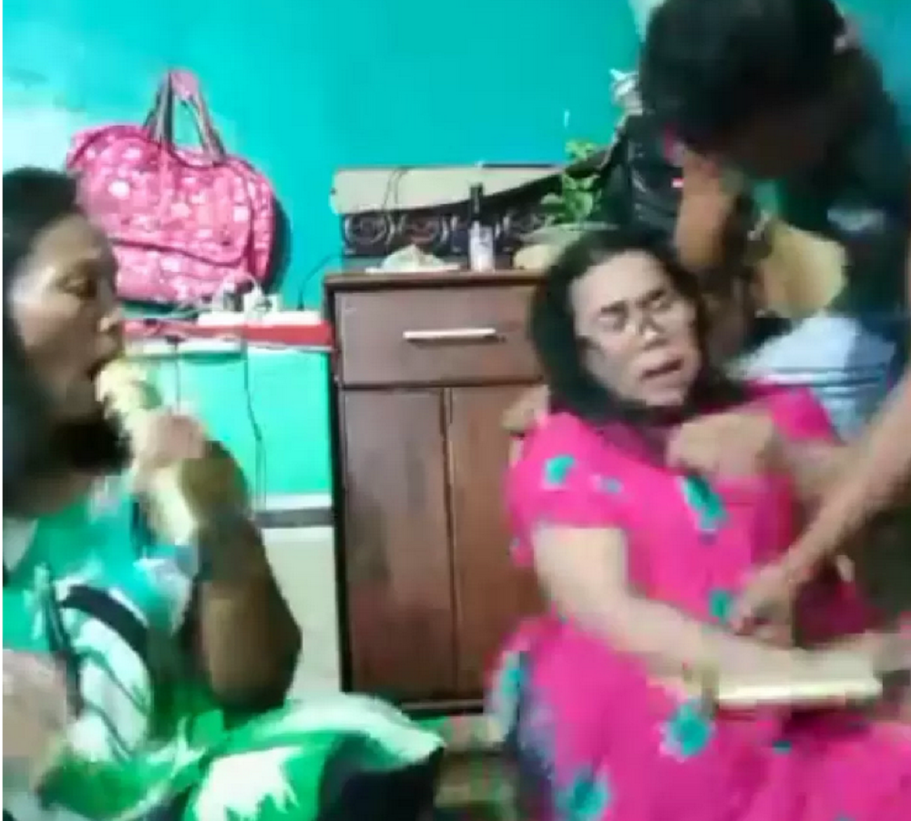 Pelaku Agus Herbin Tambun menikam istrinya Hertalina Simanjuntak saat asyik live Facebook dengan pisau hingga meninggal.