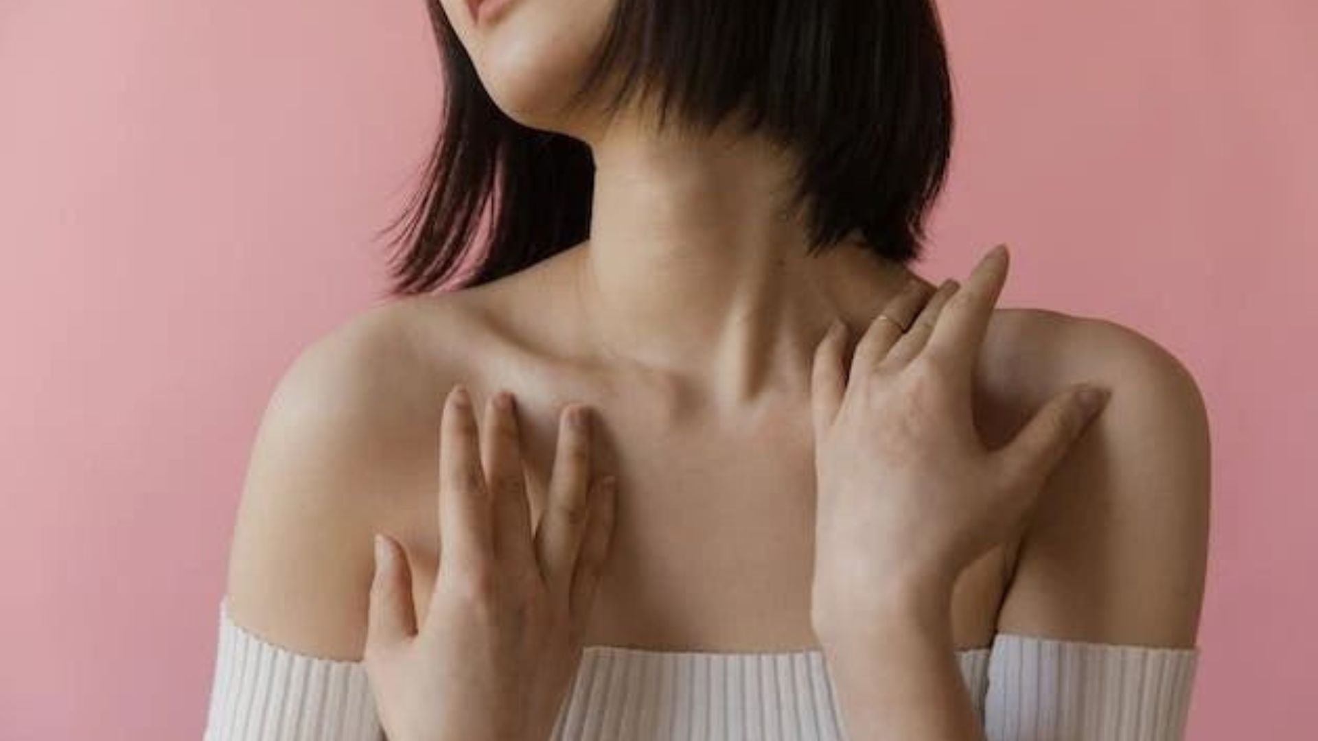 Trik menghilangkan garis leher agar halus dan tampak muda