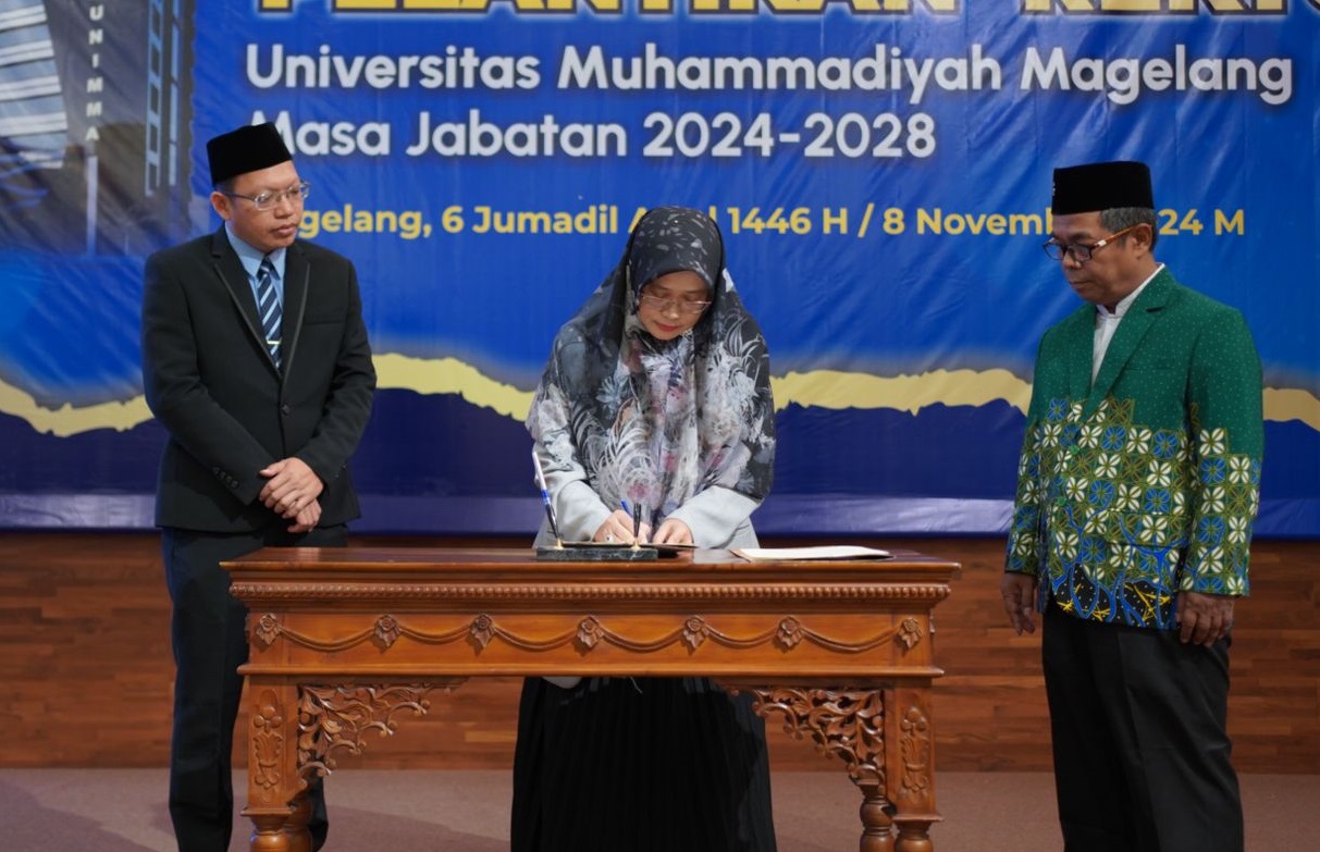 Dr Lilik Andriyani kembali dilantik menjadi Rektor Universitas Muhammadiyah Magelang (Unimma) periode 2024-2028, Jumat (8/11/2024).