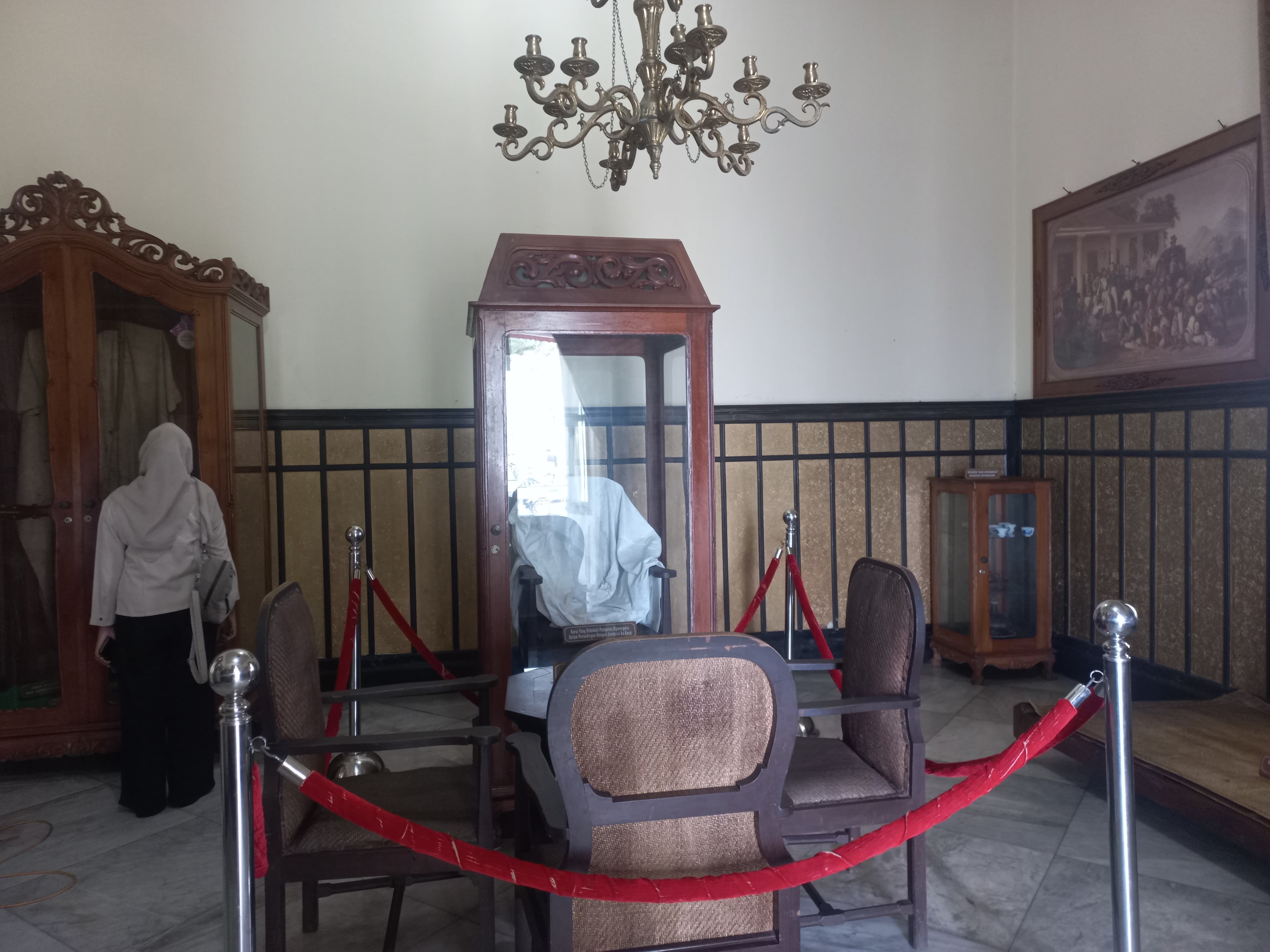 Kursi yang diduduki Pangeran Diponegoro dalam perundingan dengan Jenderal de Kock.
