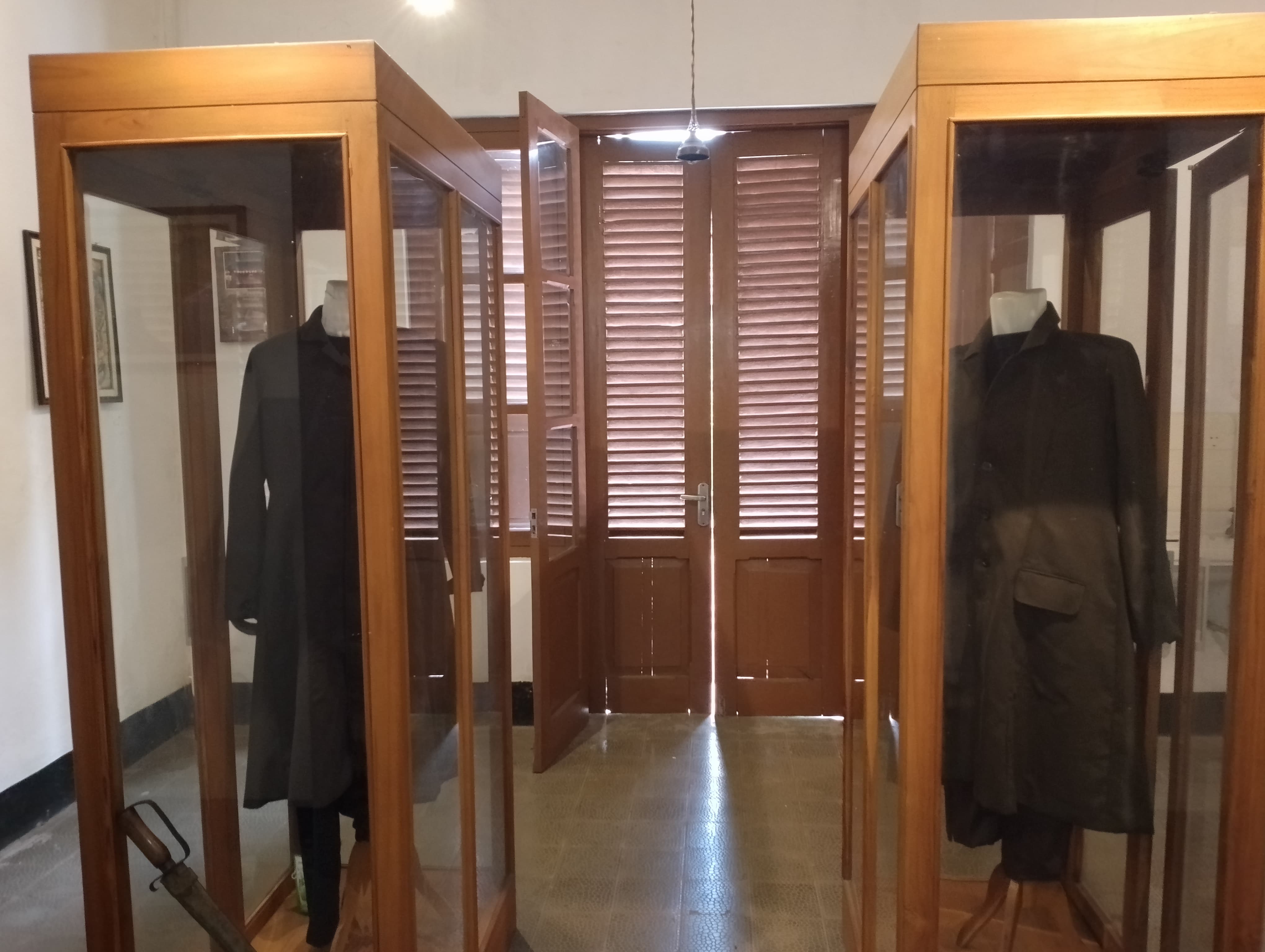 Replika jubah Jenderal Sudirman.