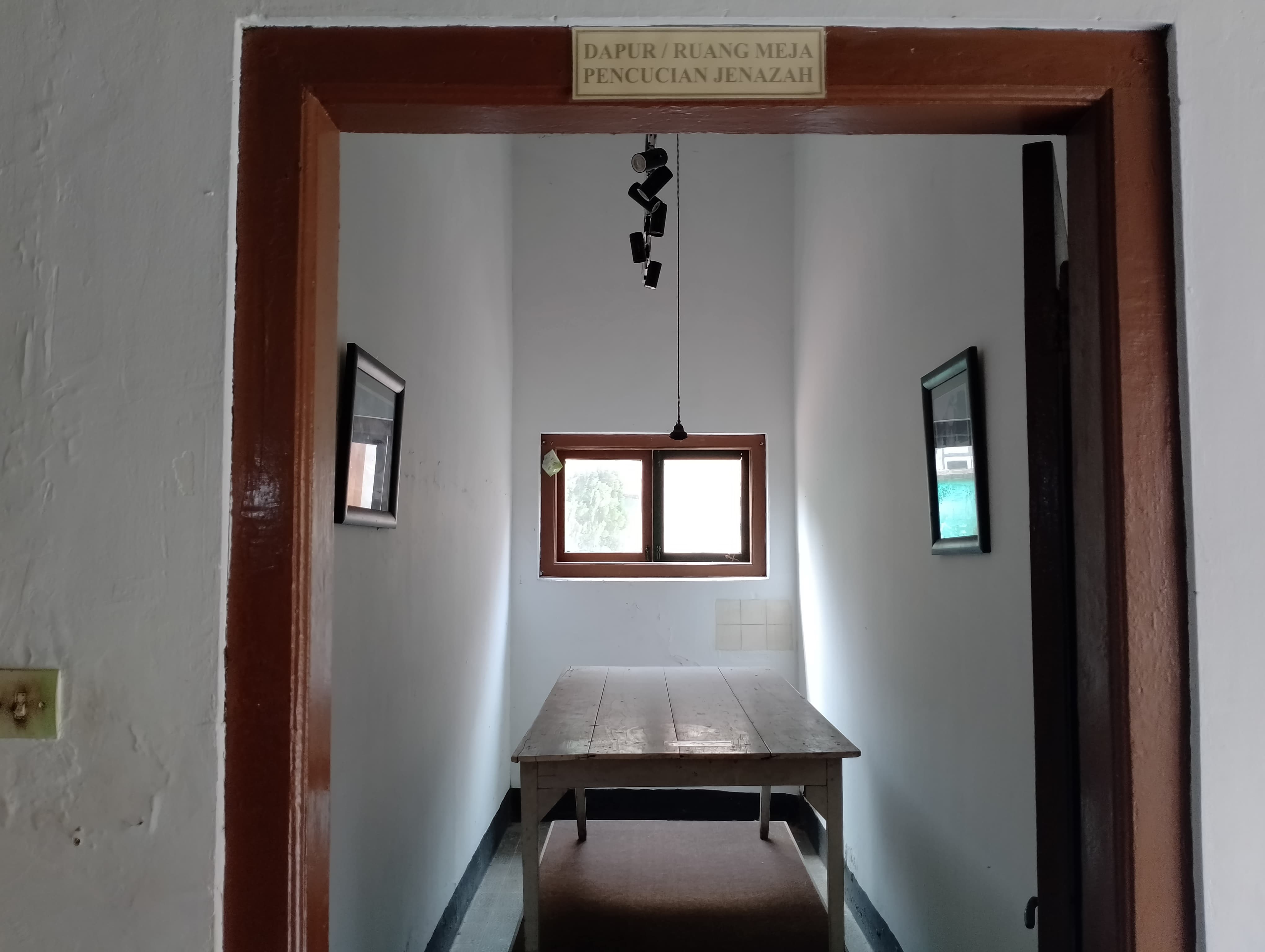 Meja pemandian jenazah Jenderal Sudirman.