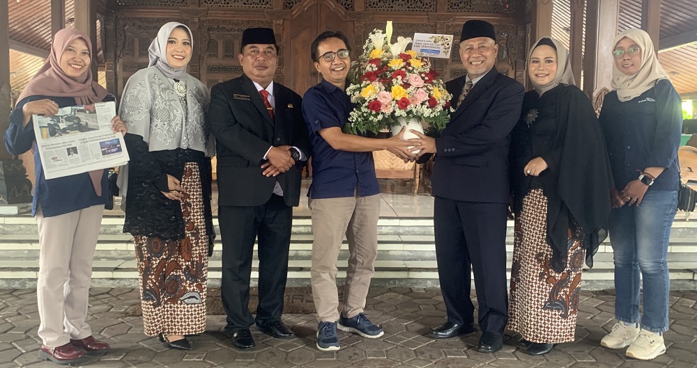 Jajaran pimpinan Jawa Pos Radar Magelang menyampaikan ucapan selamat hari jadi ke-190 Kabupaten Temanggung kepada Pj Bupati Temanggung Hary Agung Prabowo dan Ketua DPRD Temanggung Yunianto.