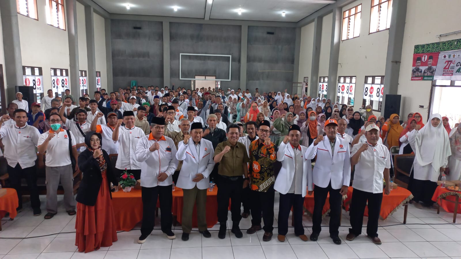 Konsolidasi DPD PKS Kabupaten Wonosobo di gedung Haji pada Minggu (10/11/2024) untuk memenangkan paslon Afif - Husein, dan paslon Lutfi-Yasin untuk Pilkada Jateng.